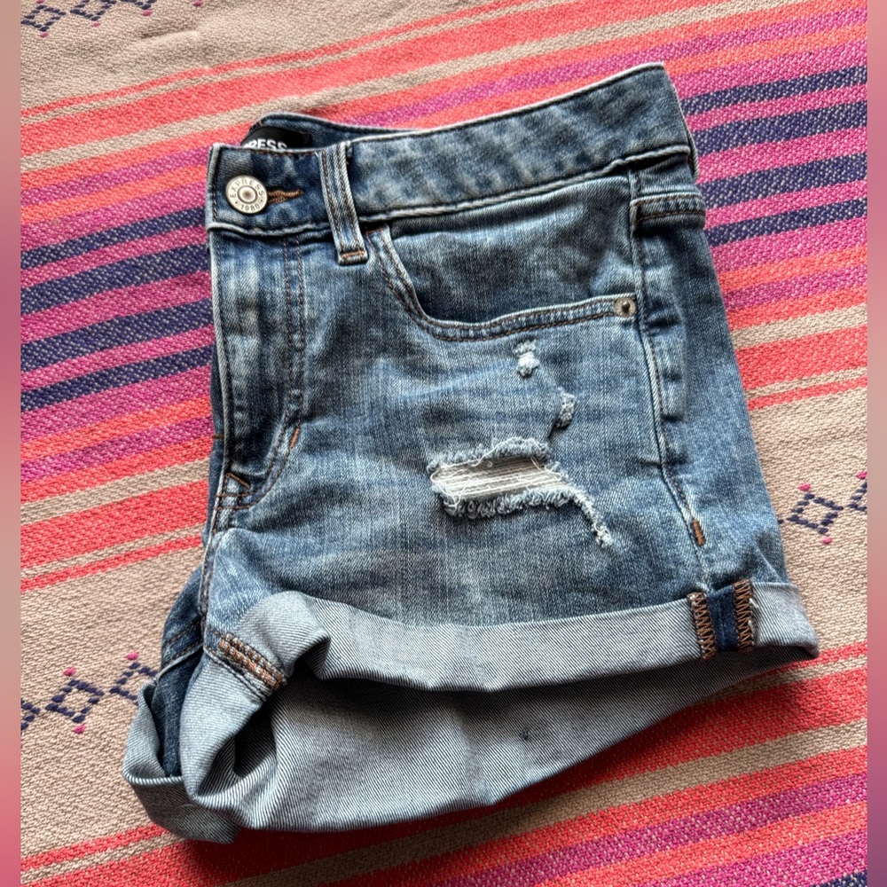 ❕NWOT❕Express Distressed Shorts